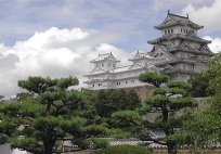 Himeji Castle by larskflem